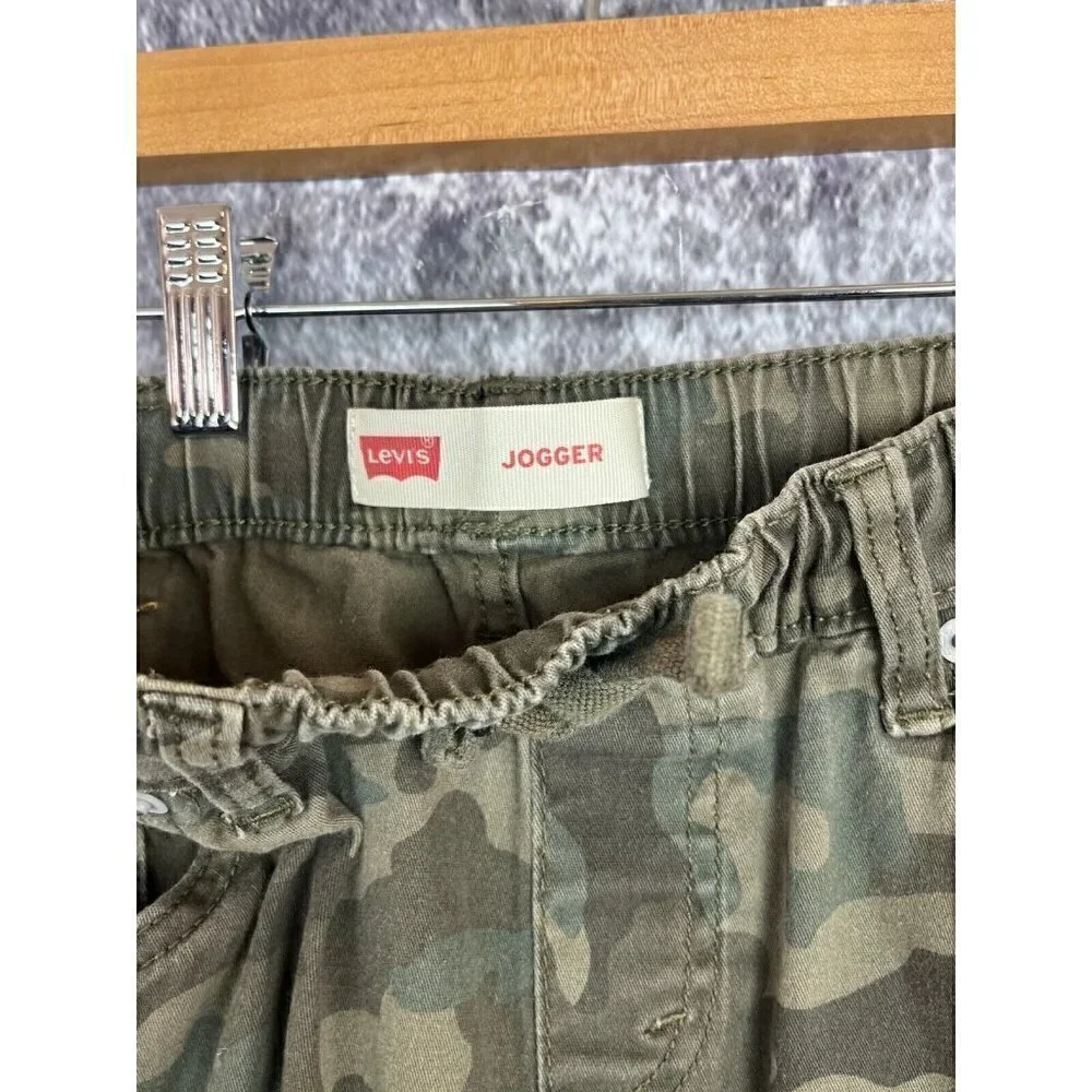 Levis levis green